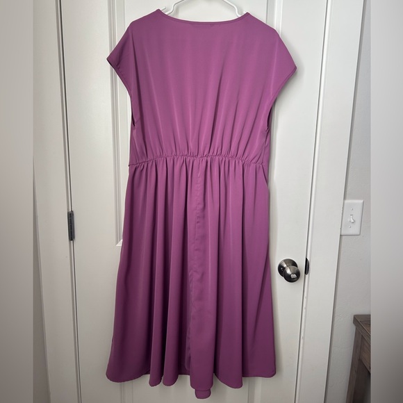 BloomChic Buttoned Tie-Front Midi Dress in Pink - Picture 6 of 8